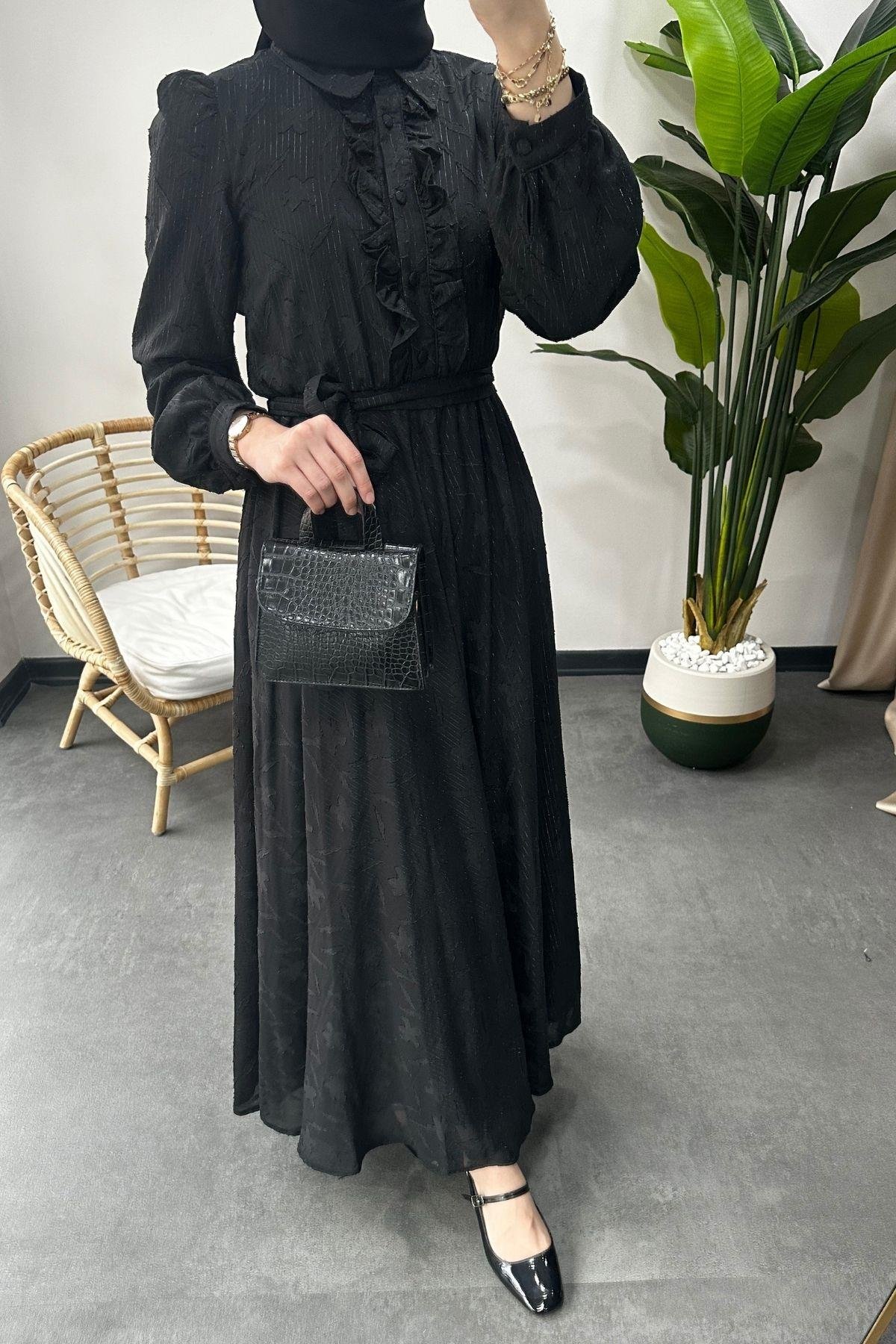 Linda Elbise-Siyah