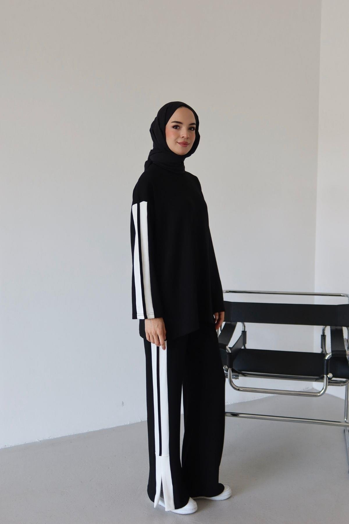 Mari Şeritli Takım Siyah