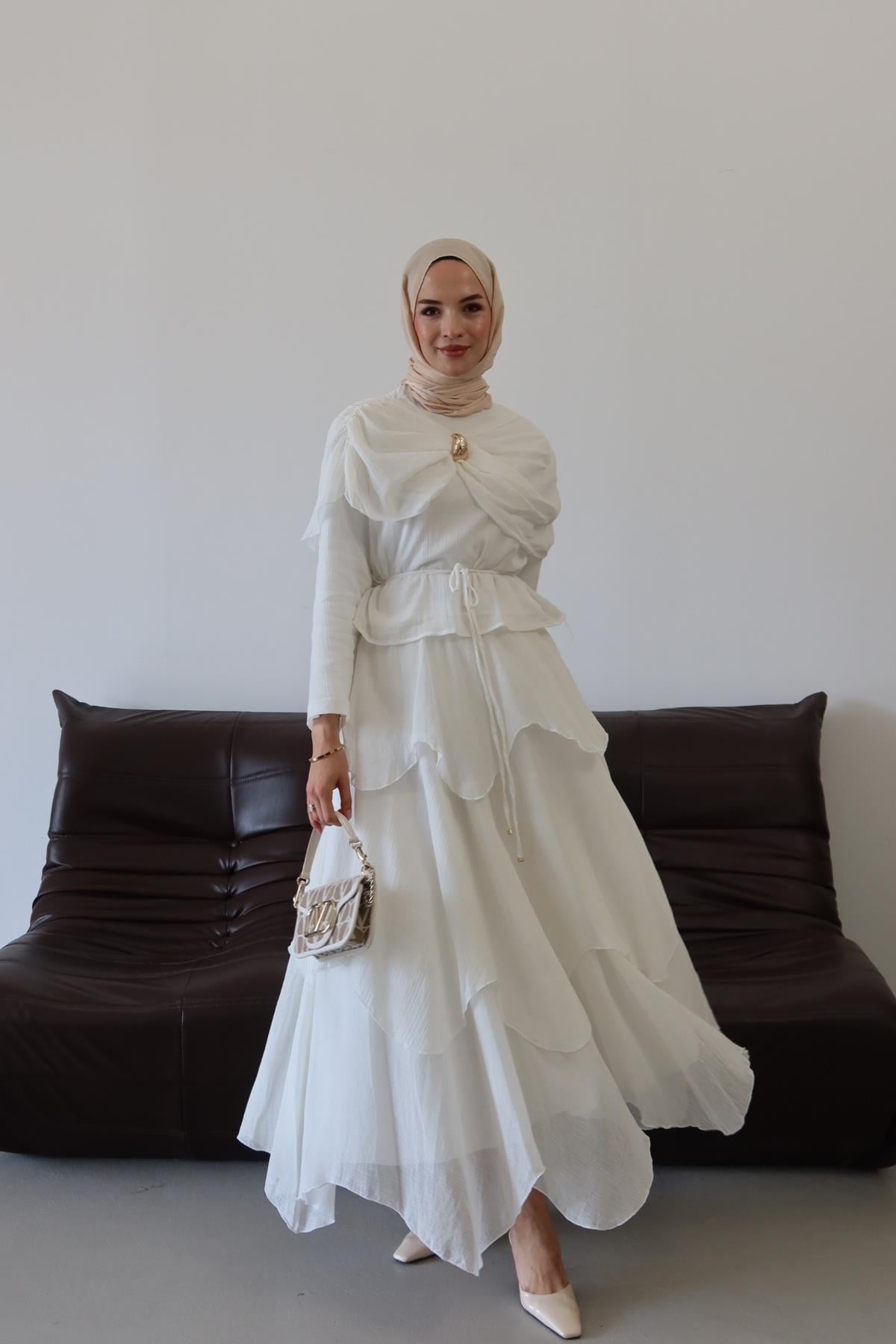 Maya Broş Detay Takım Beyaz