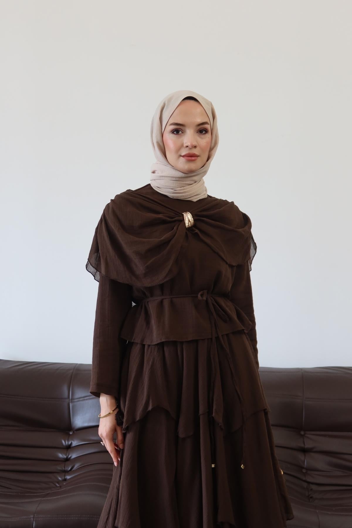 Maya Broş Detay Takım Kahverengi
