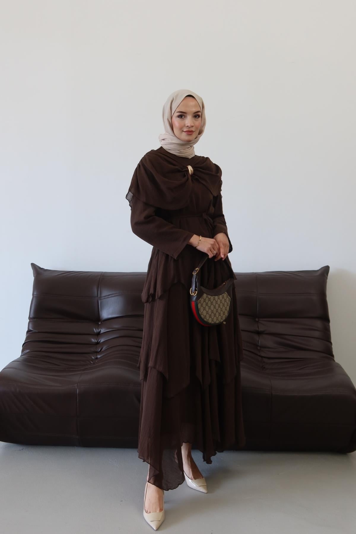 Maya Broş Detay Takım Kahverengi