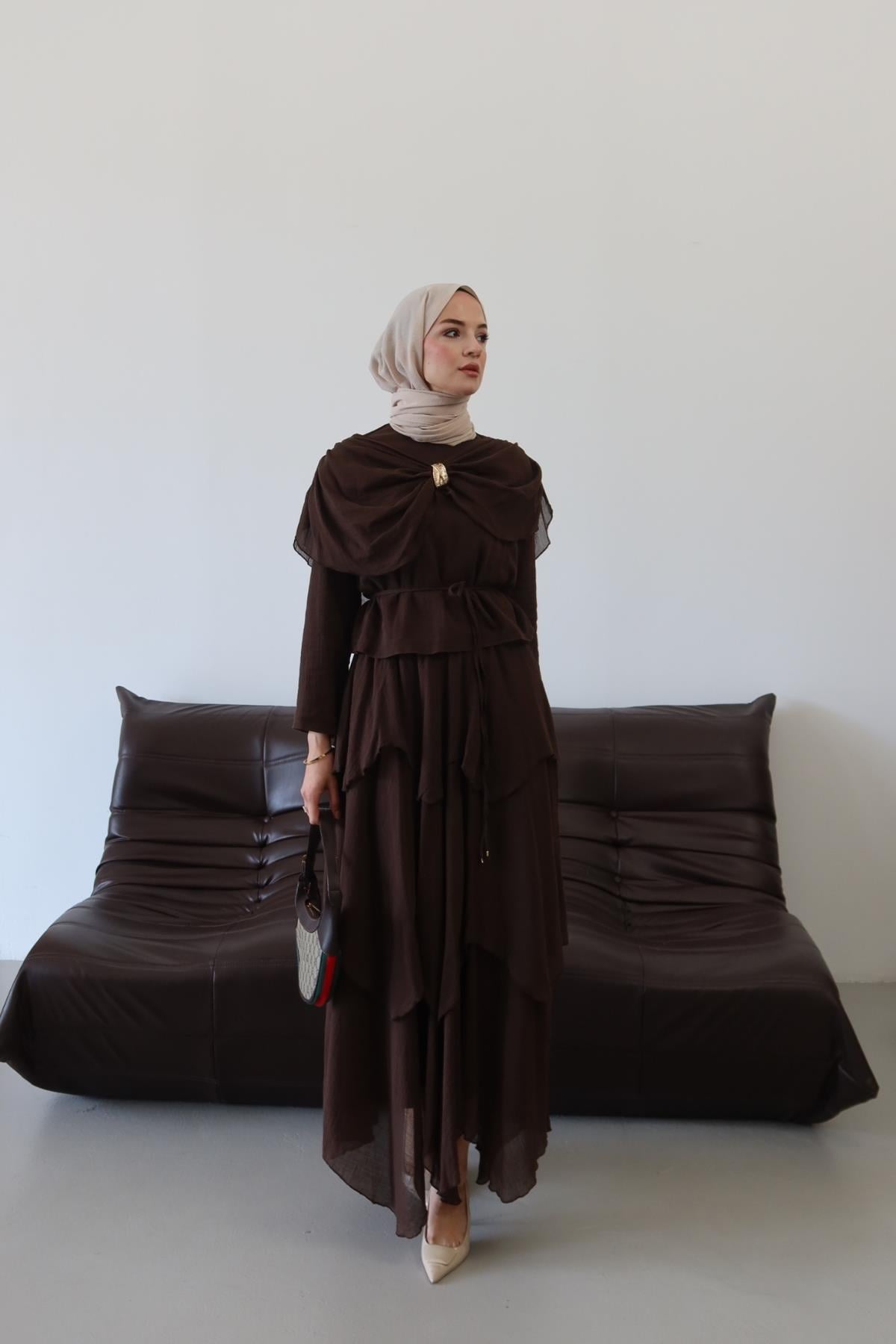 Maya Broş Detay Takım Kahverengi