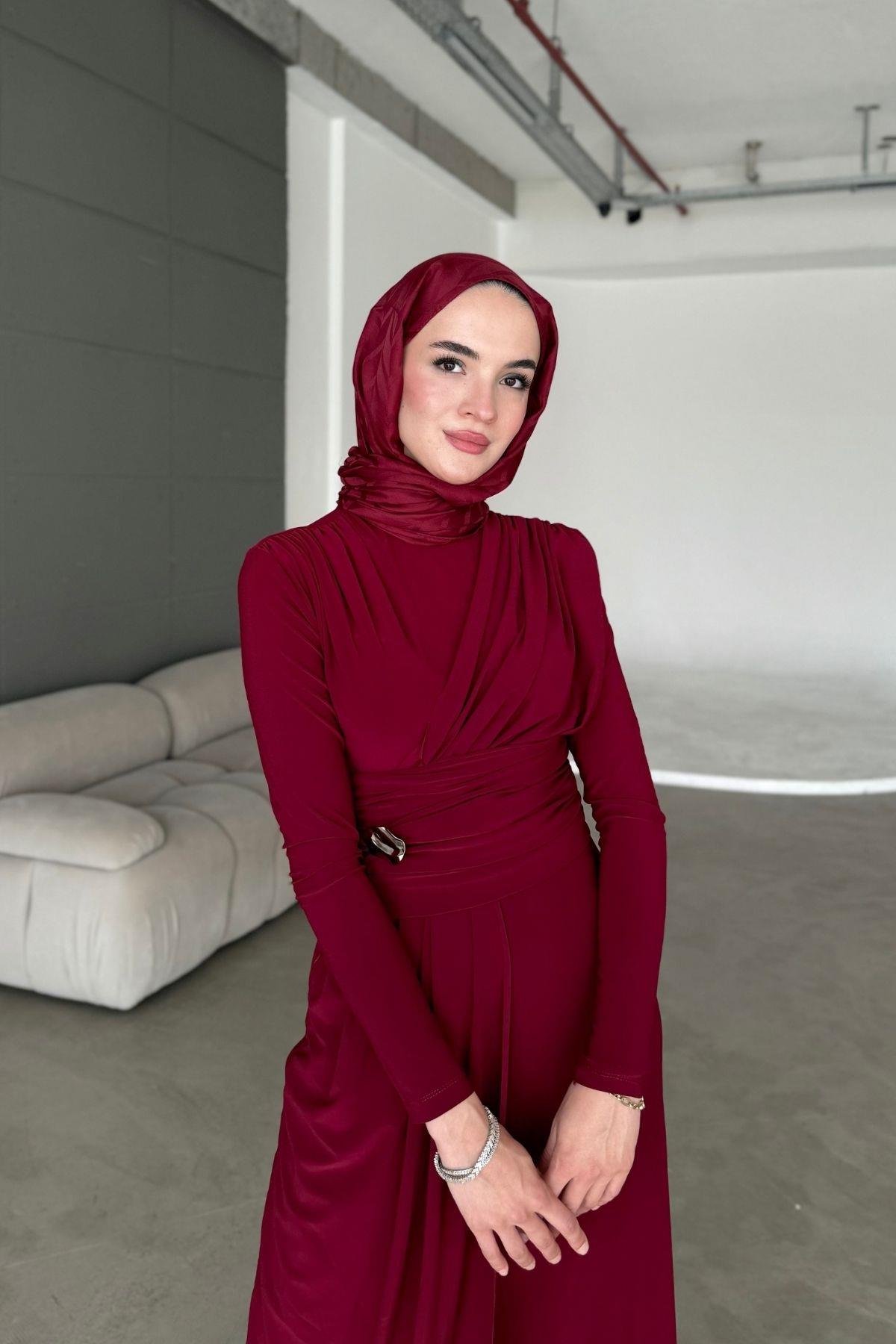 Moon Broşlu Elbise Bordo