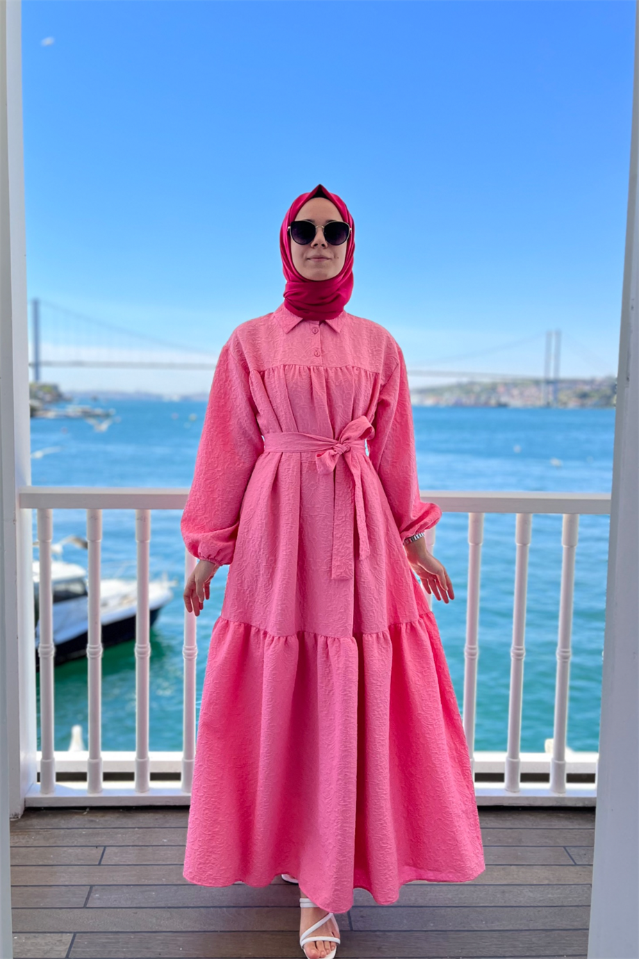Nora Elbise Pembe