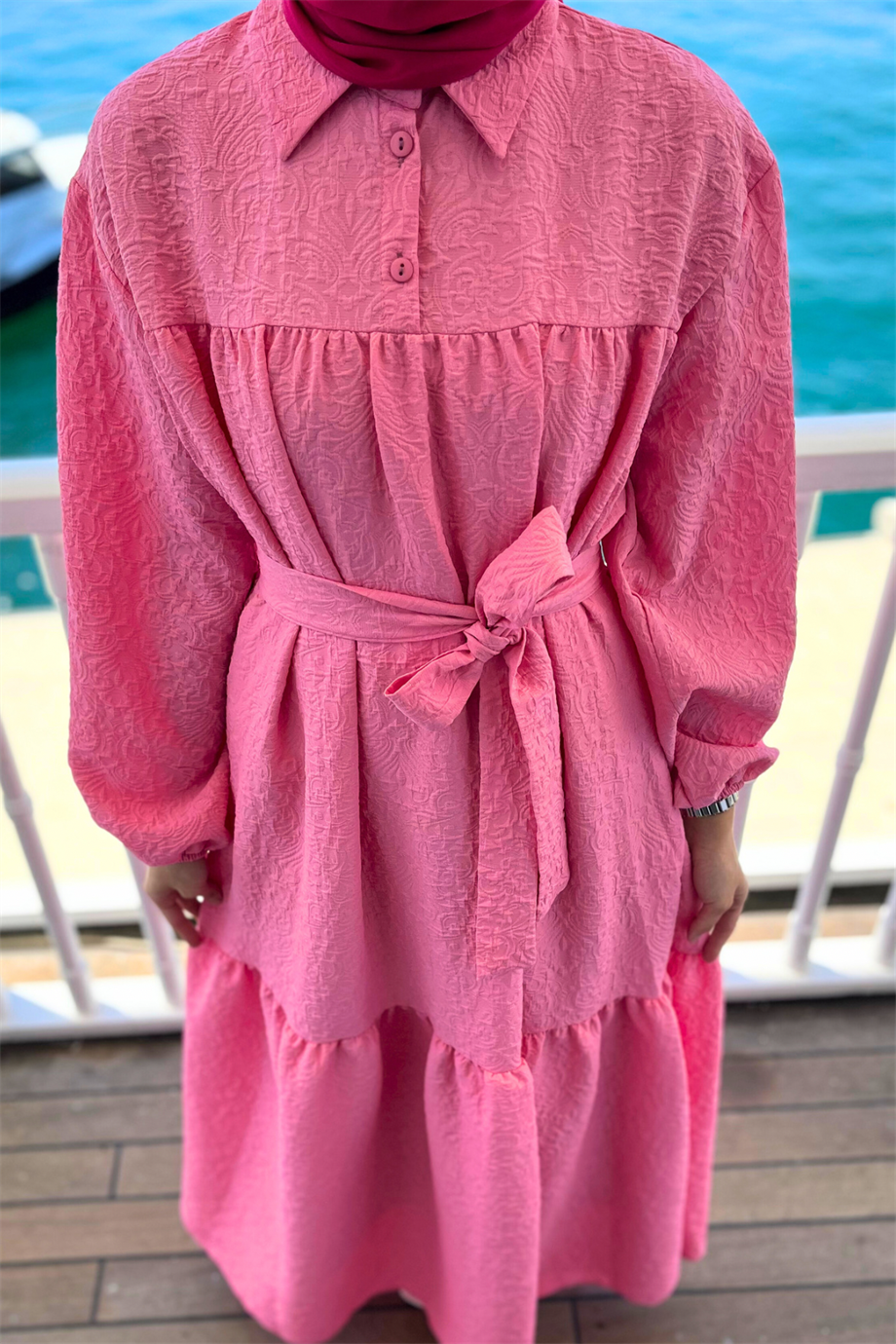Nora Elbise Pembe