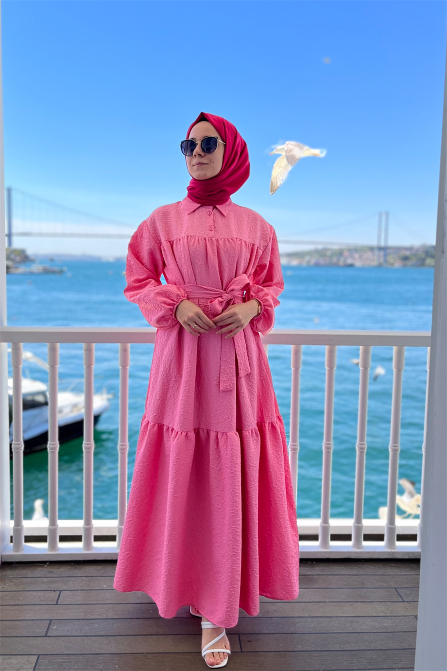 Nora Elbise Pembe