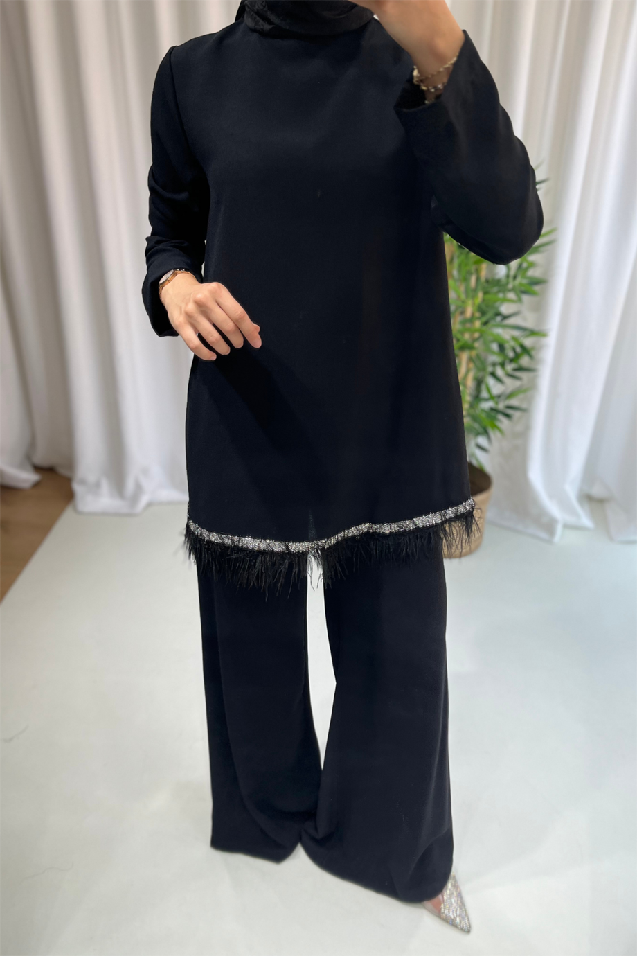 Tüy Detaylı Krep Takım Siyah