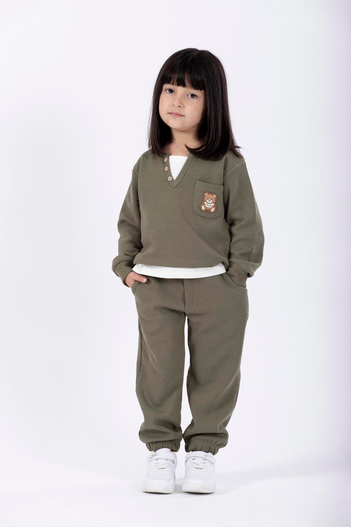 Bisiklet Yaka Uzun Kol Ayıcık Armalı Garnılı Bel Paca Lastikli Haki Renk Erkek Çocuk Esofman Takım