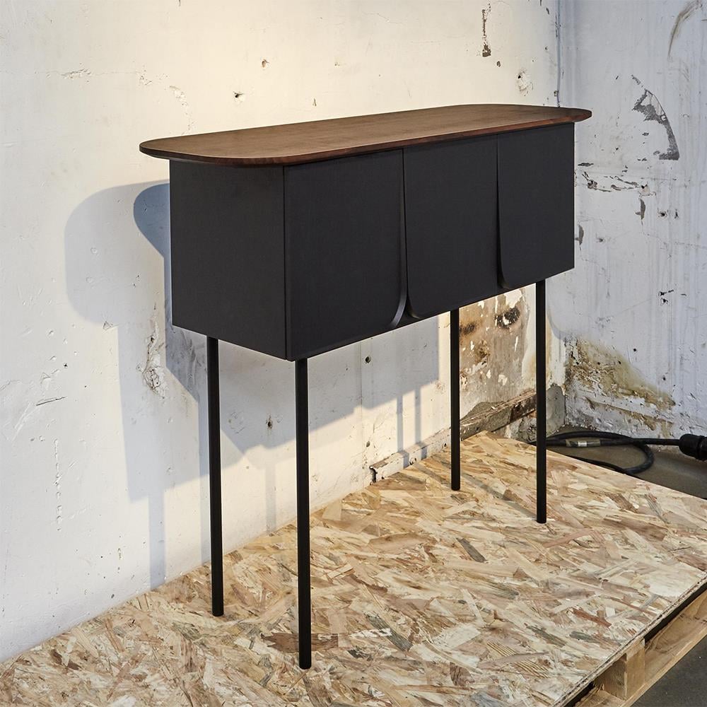 Aube Konsol-3 Kapaklı-Ayak Black Lacquered Steel-Tabla Solid American Walnut