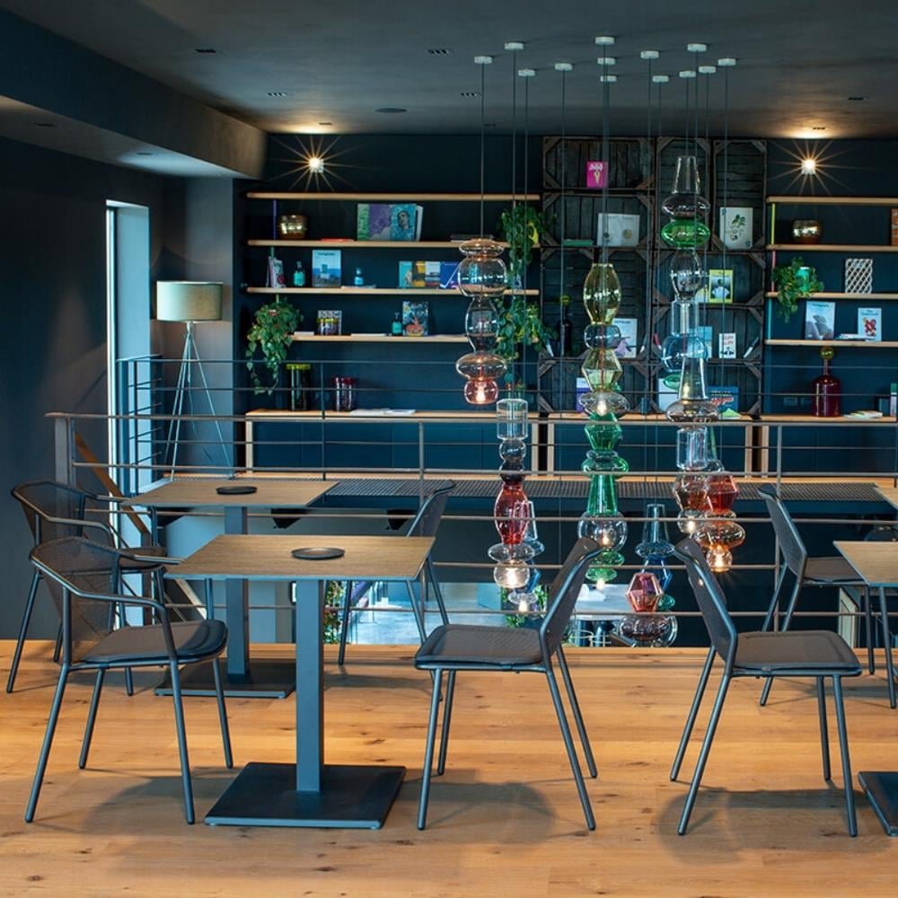 Emu Darwin İstiflenebilir Kolsuz Sandalye