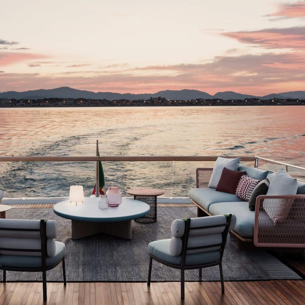 Kettal Mesh Tuff Corten Yuvarlak Yan Sehpa