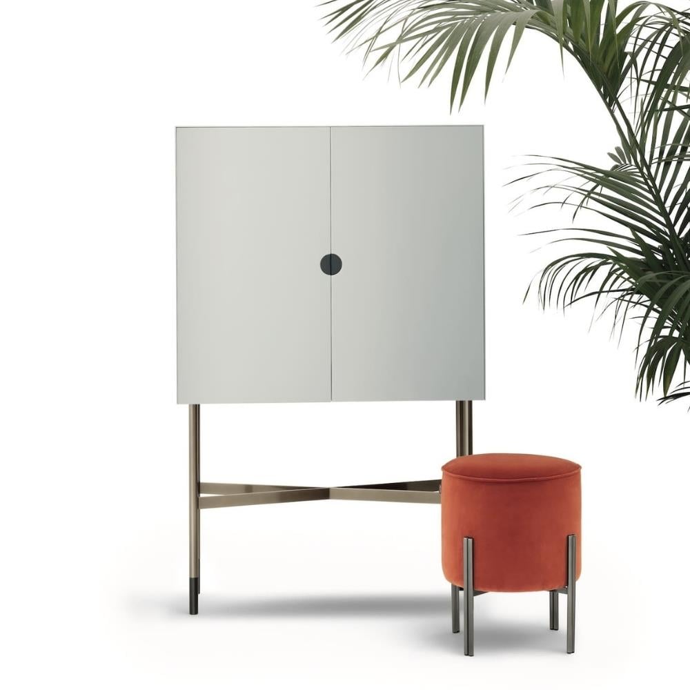 Madison Büfe-Legs Lacq Matt Black-Decorative Leg Aged Brass (M328)-Door/Sides Lacq Black (L090)-Case Lacq Black (L090)-Top Lacq Black (L090)