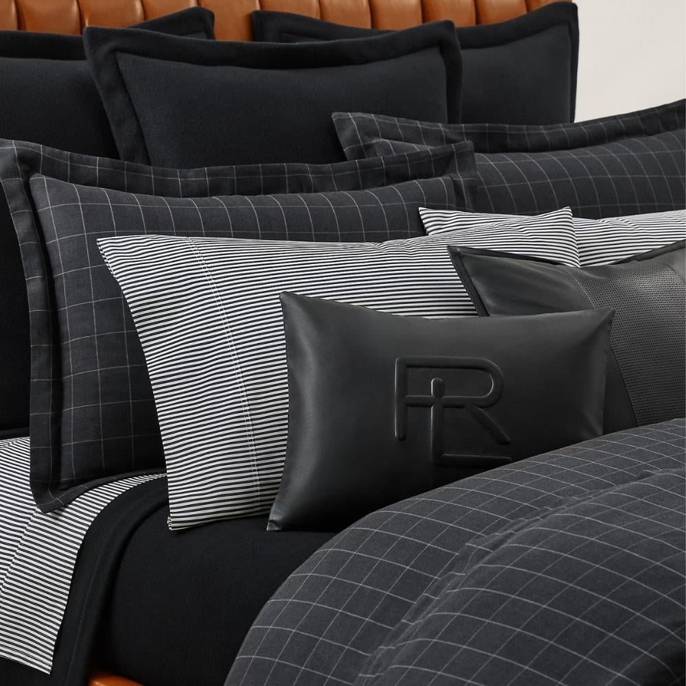 Pierce Kırlent Black