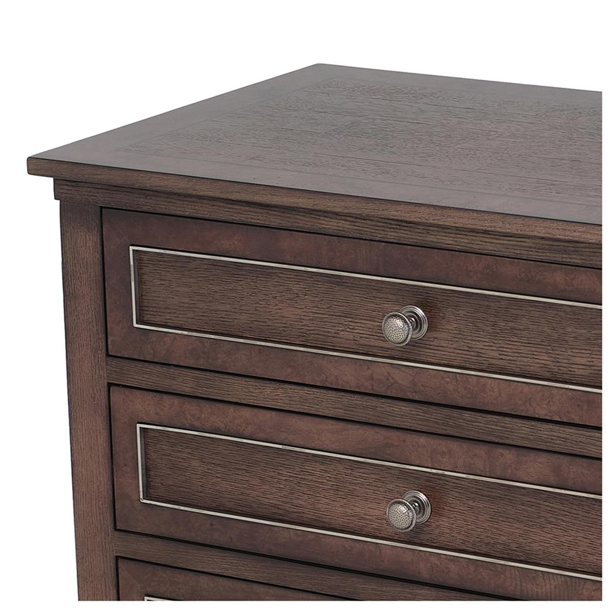 Veranda / Manchester Komodin 81.3W x 50.8D x 74.9H cm