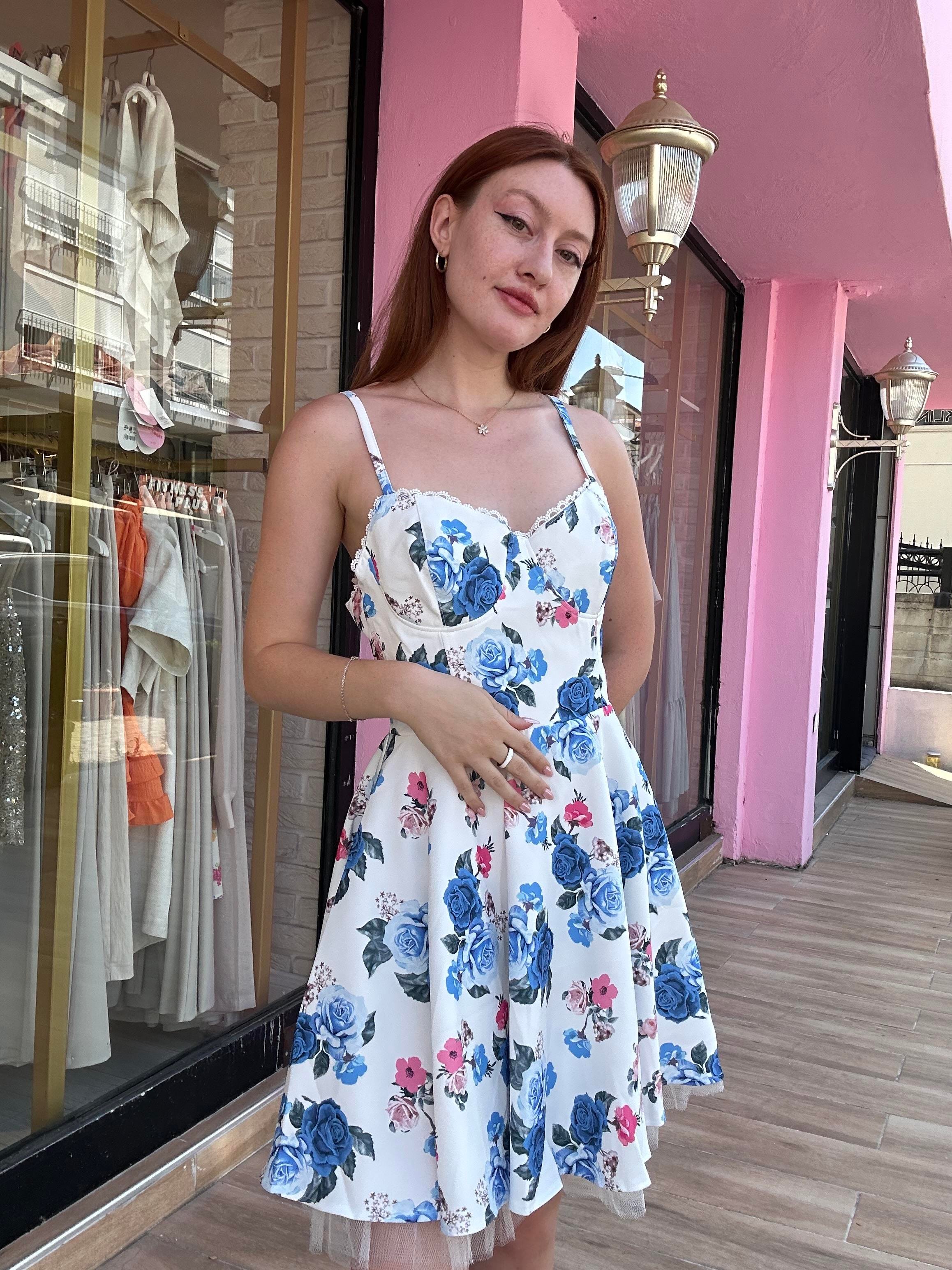 Çiçek Desenli Elbise 