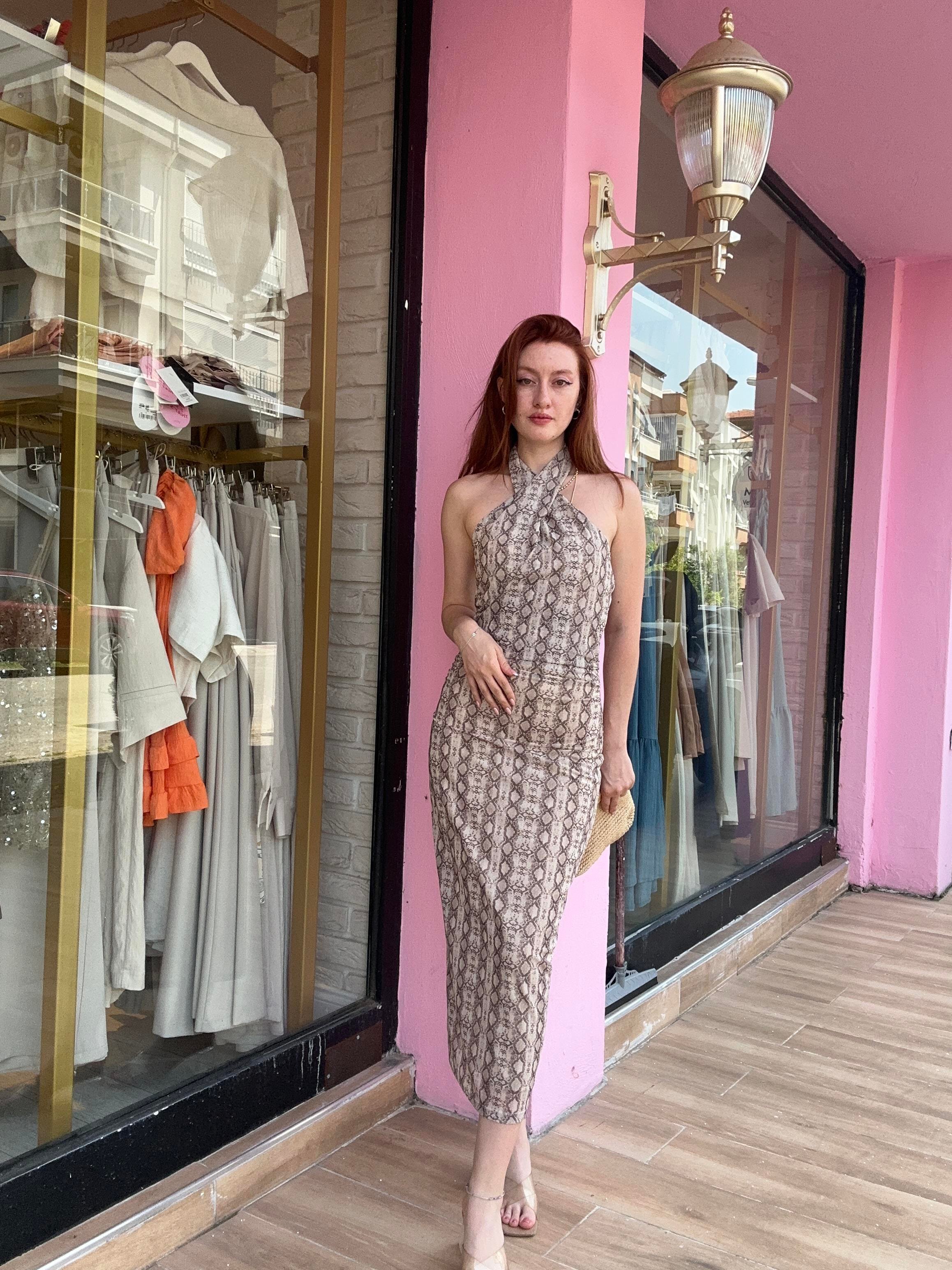 Halter Yaka Büzgülü Tül Elbise Bej