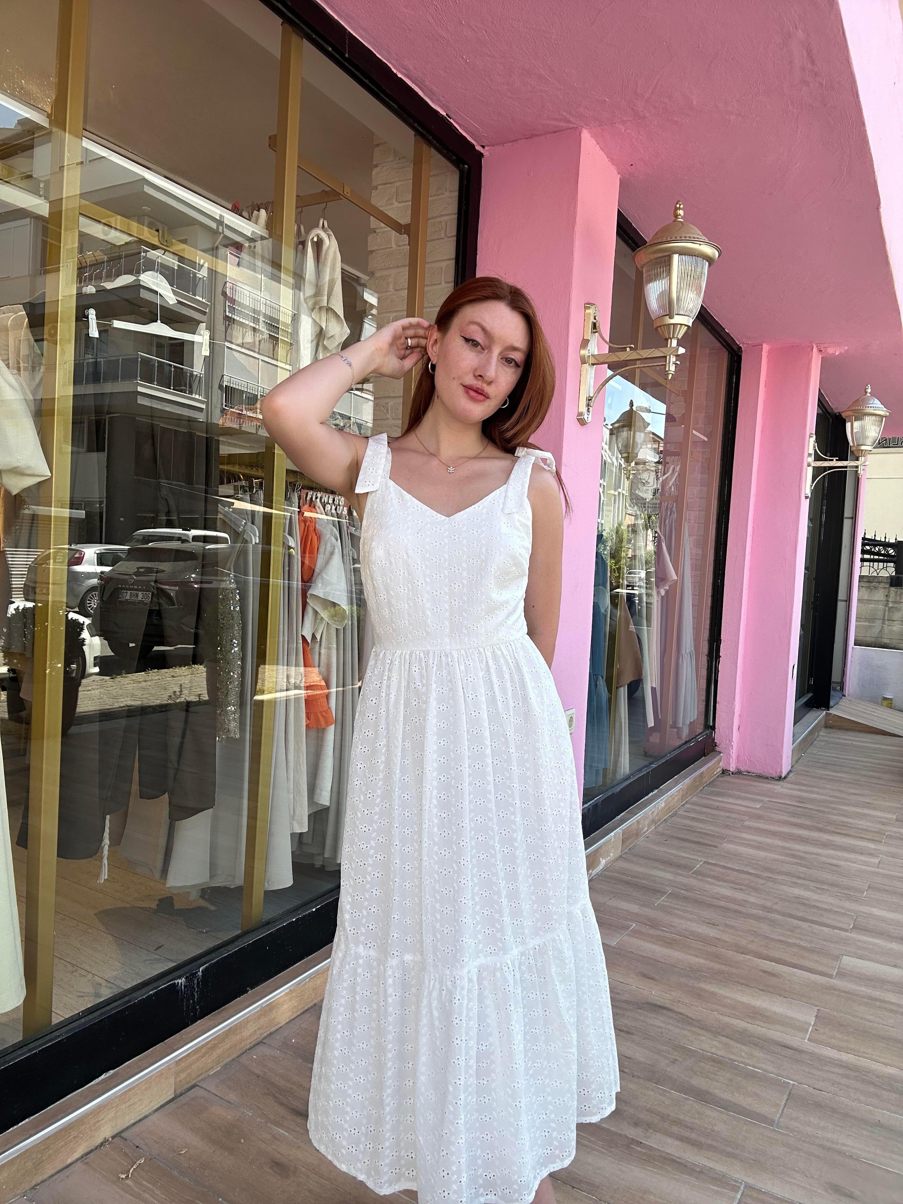 Kendinden Desenli Uzun Elbise Beyaz