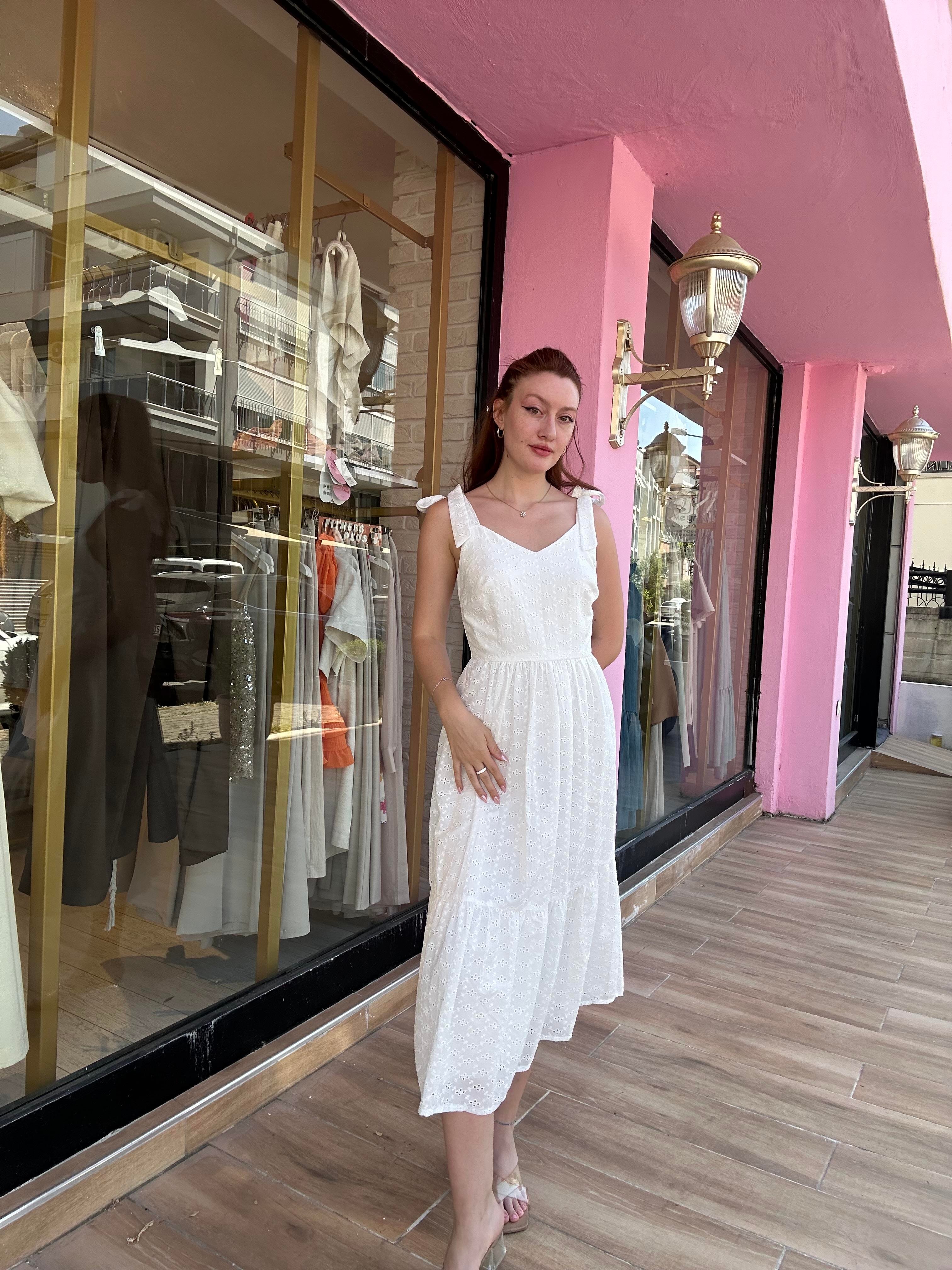 Kendinden Desenli Uzun Elbise Beyaz