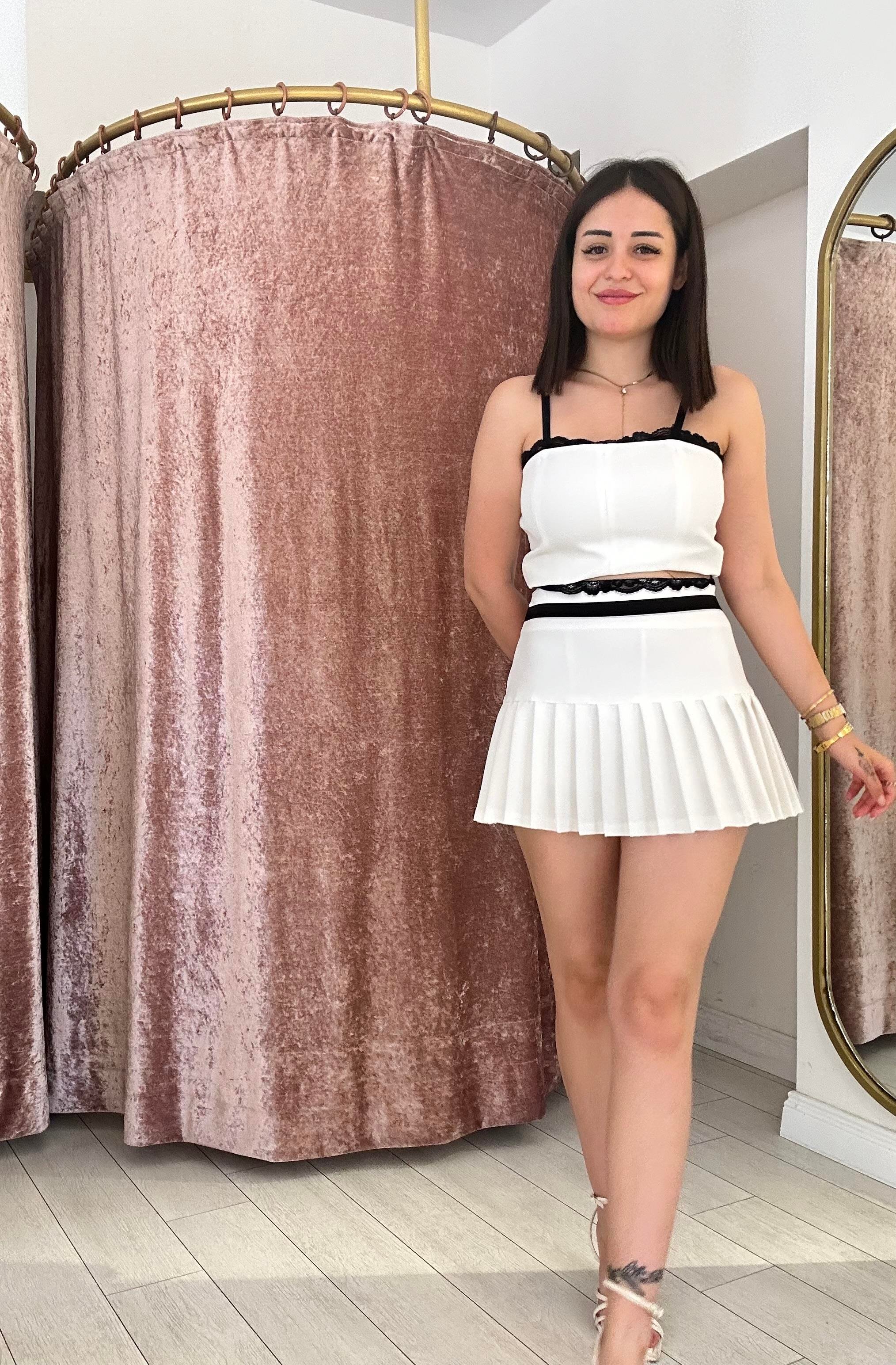 Şerit Detay Pileli  Takım Beyaz