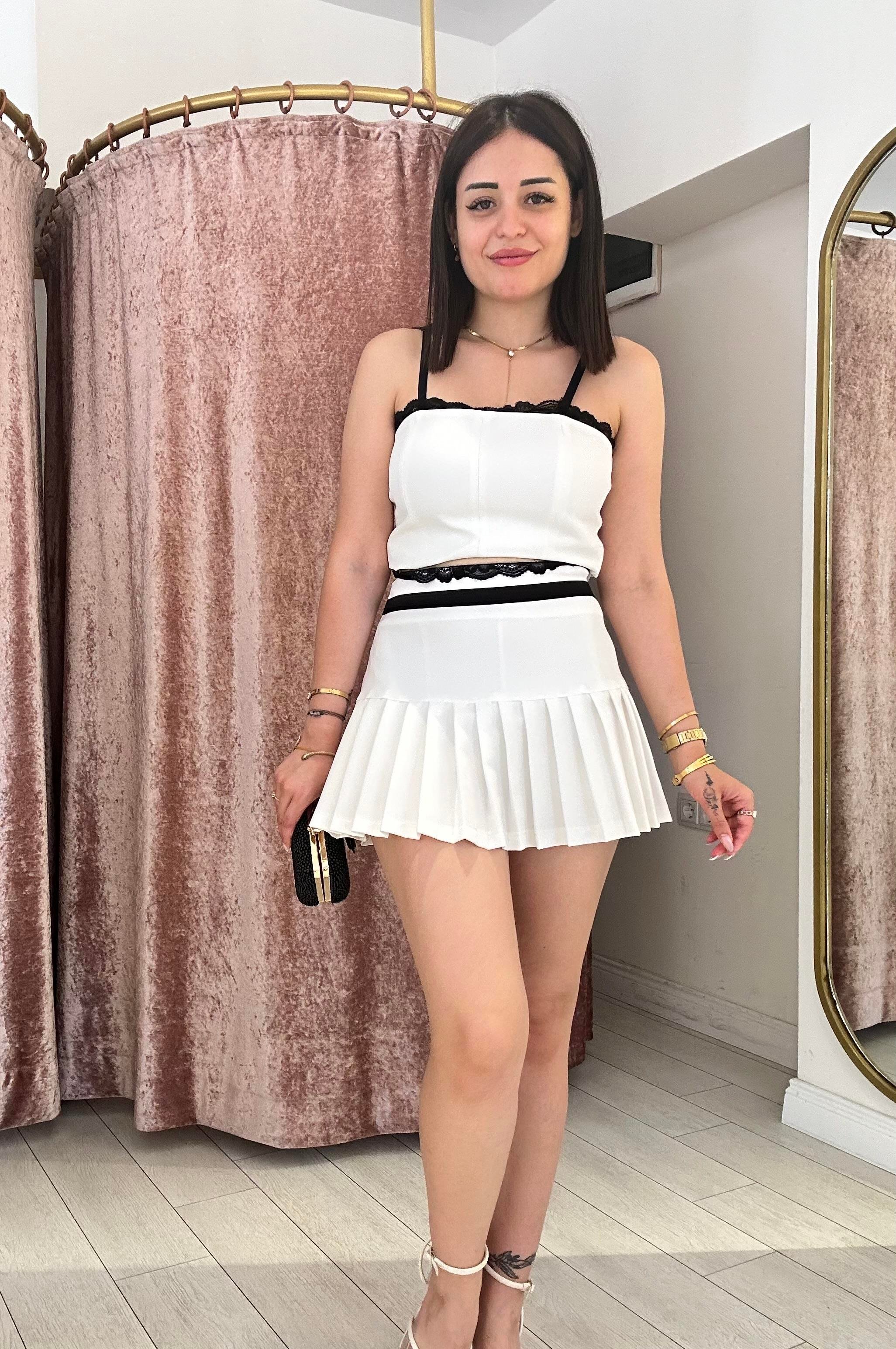 Şerit Detay Pileli  Takım Beyaz