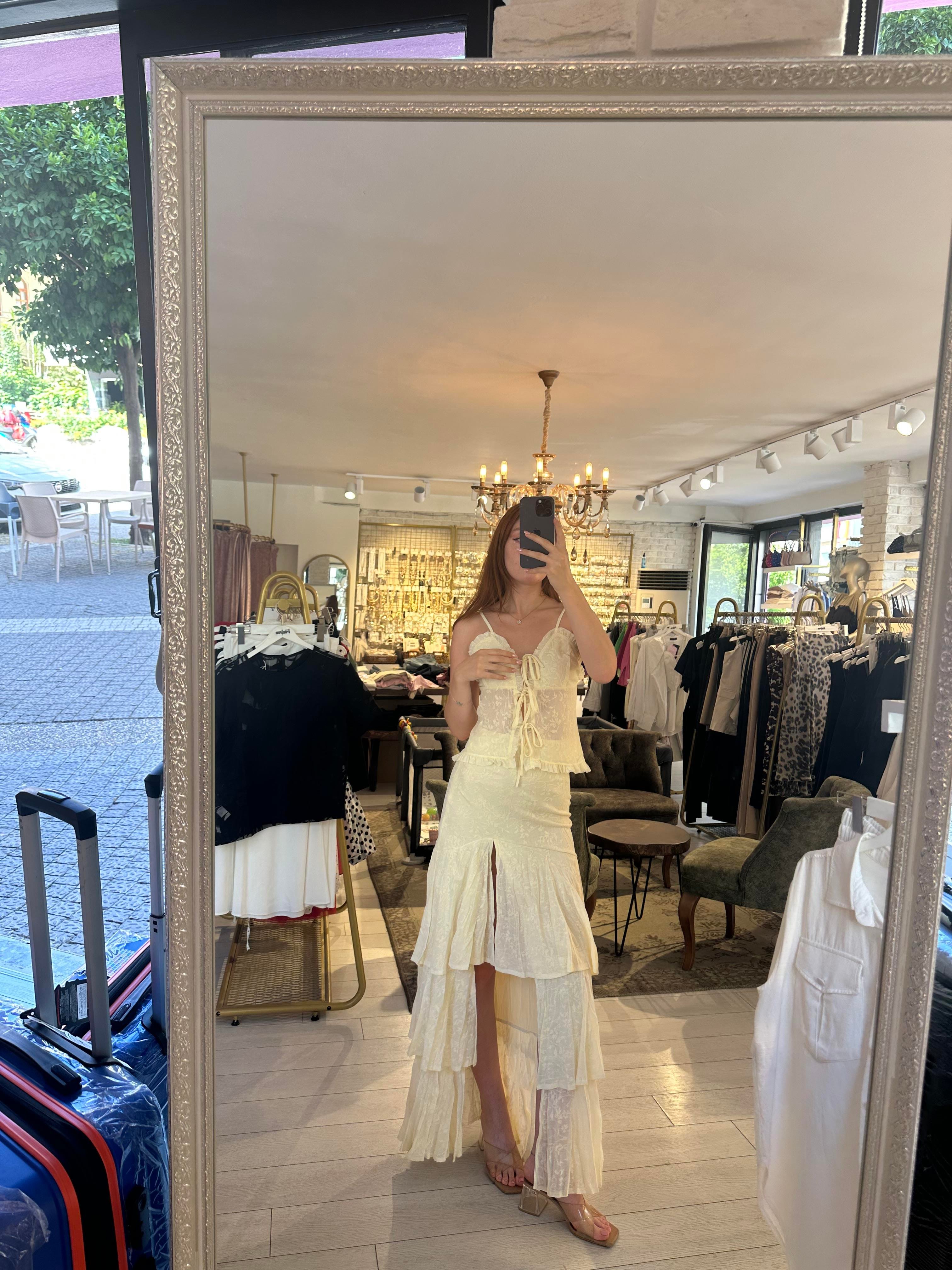 Uzun Yırtmaç Detay Etek Sarı 