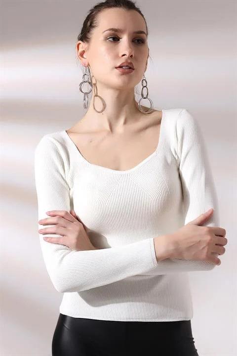Kalp Yaka Triko Kazak
