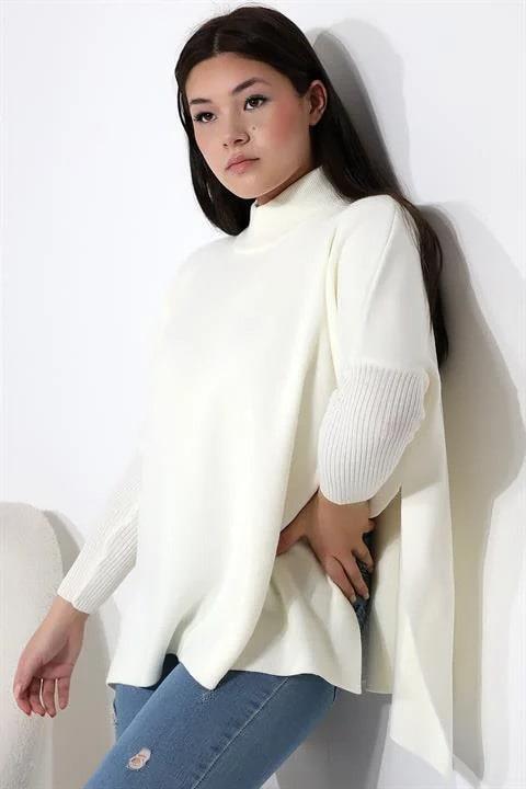 Oversize Yırtmaçlı Triko Panço Kazak Beyaz