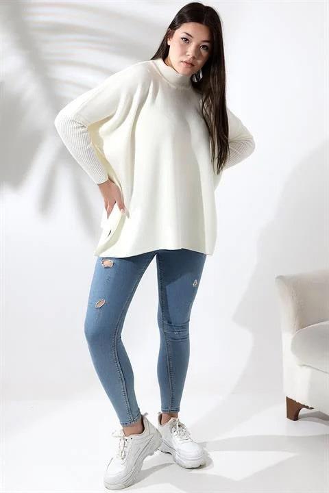 Oversize Yırtmaçlı Triko Panço Kazak Beyaz