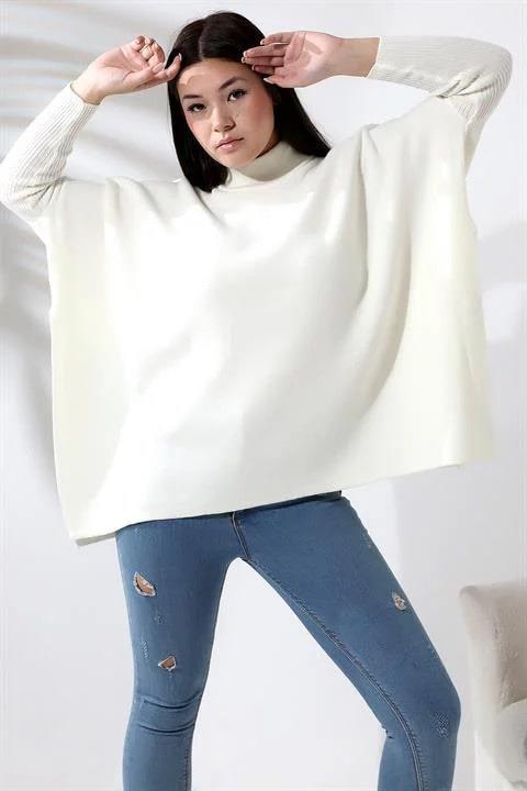 Oversize Yırtmaçlı Triko Panço Kazak Beyaz