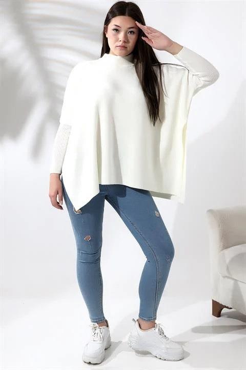 Oversize Yırtmaçlı Triko Panço Kazak Beyaz