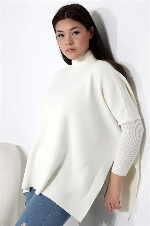 Oversize Yırtmaçlı Triko Panço Kazak Beyaz