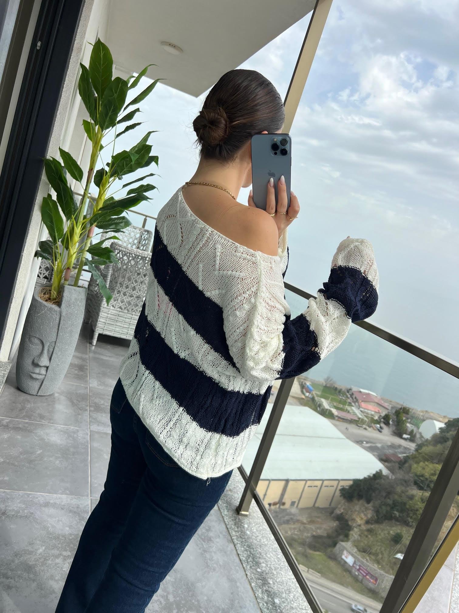 0021 Lacivert  Çizgili Triko EKRU