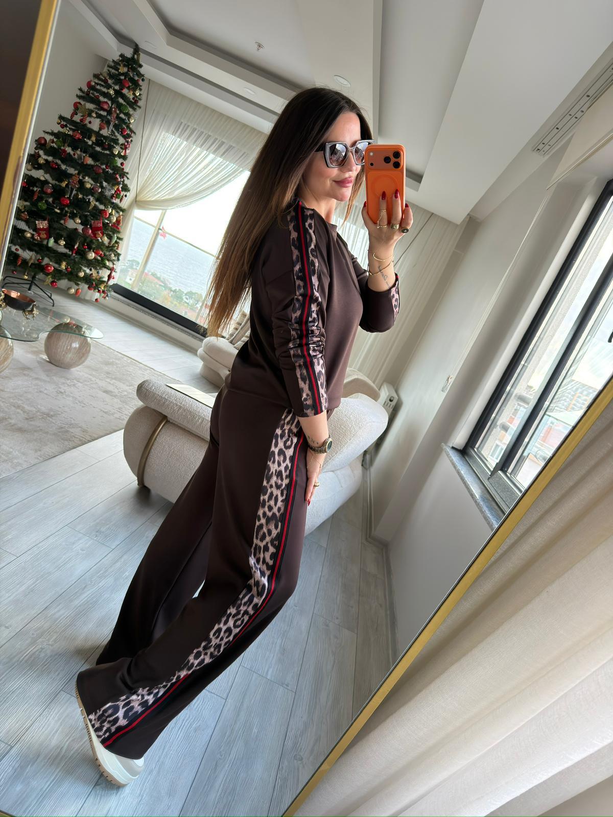2339 Leopar Garnili Kırmızı Şeritli Takım KAHVE