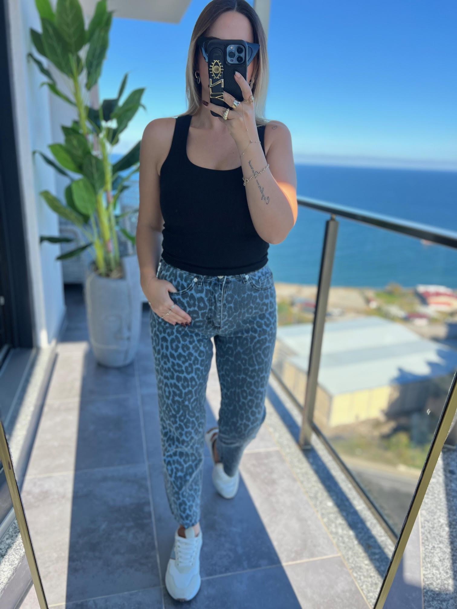 2402 Boyfit Kesk Paça Jean MAVİ