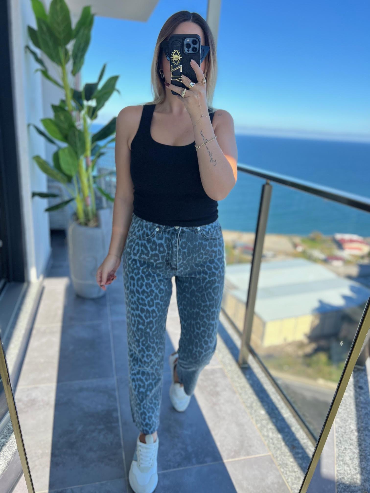 2402 Boyfit Kesk Paça Jean MAVİ