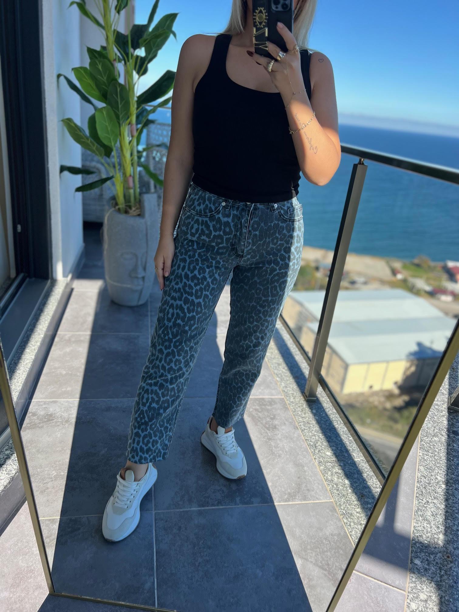 2402 Boyfit Kesk Paça Jean MAVİ