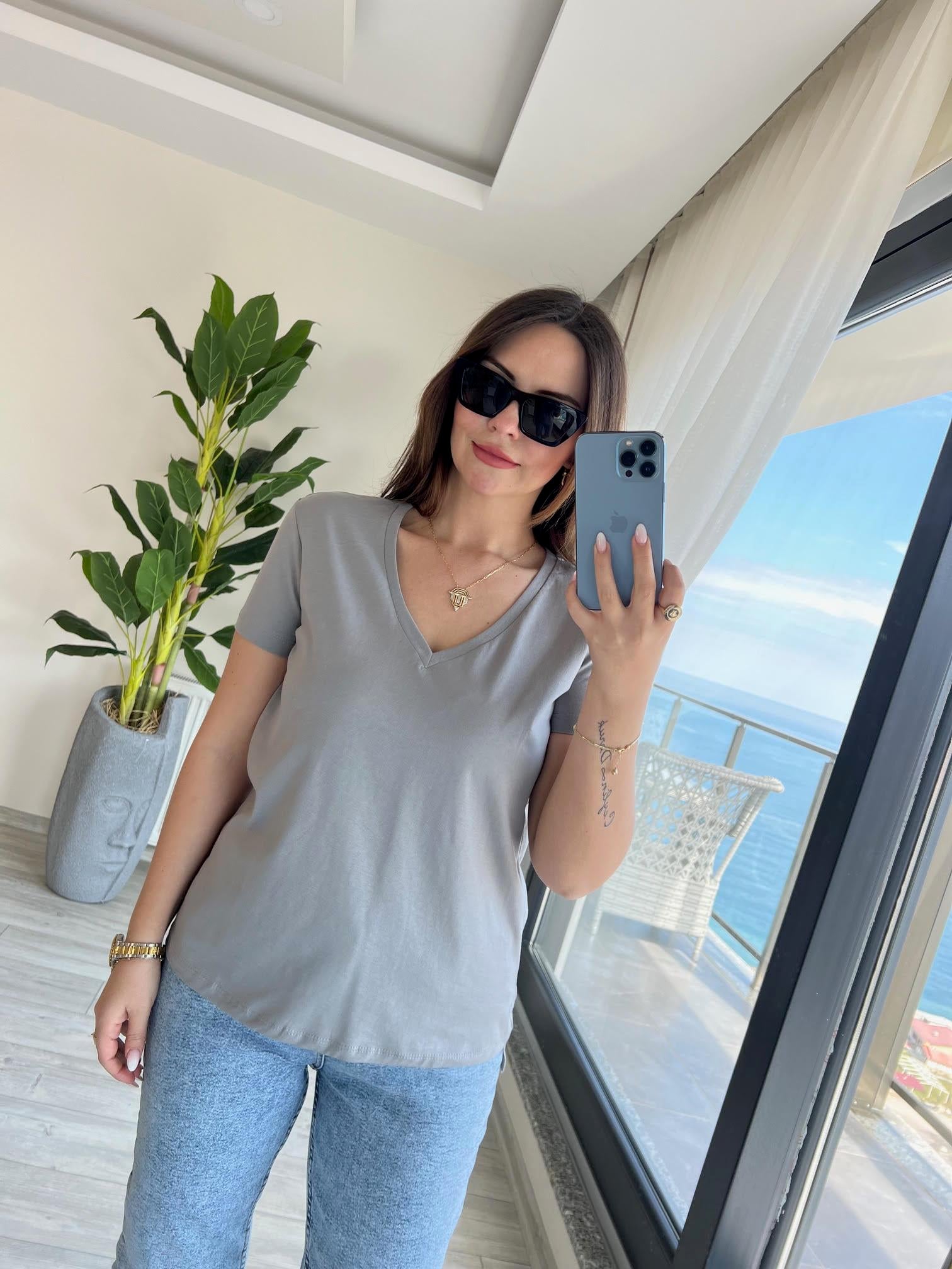 3470 V Yaka Basic Tshirt GRİ