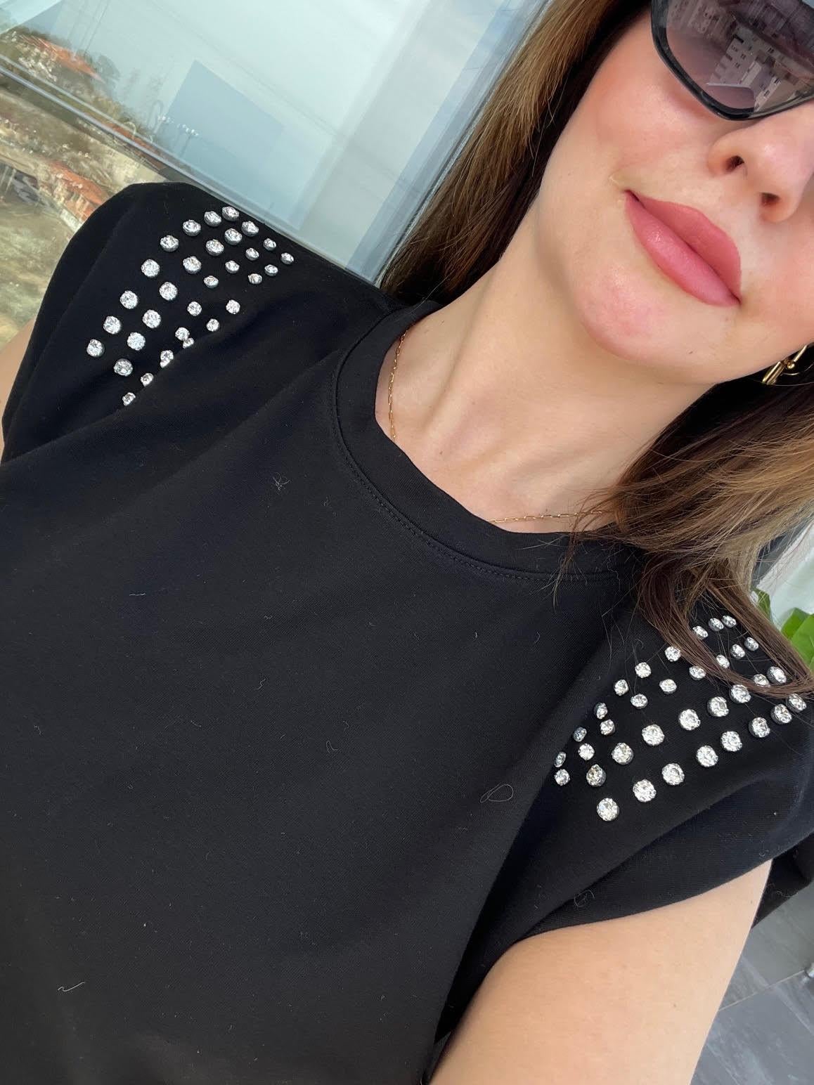 35818 Omuzu Taşlı Tshirt SİYAH