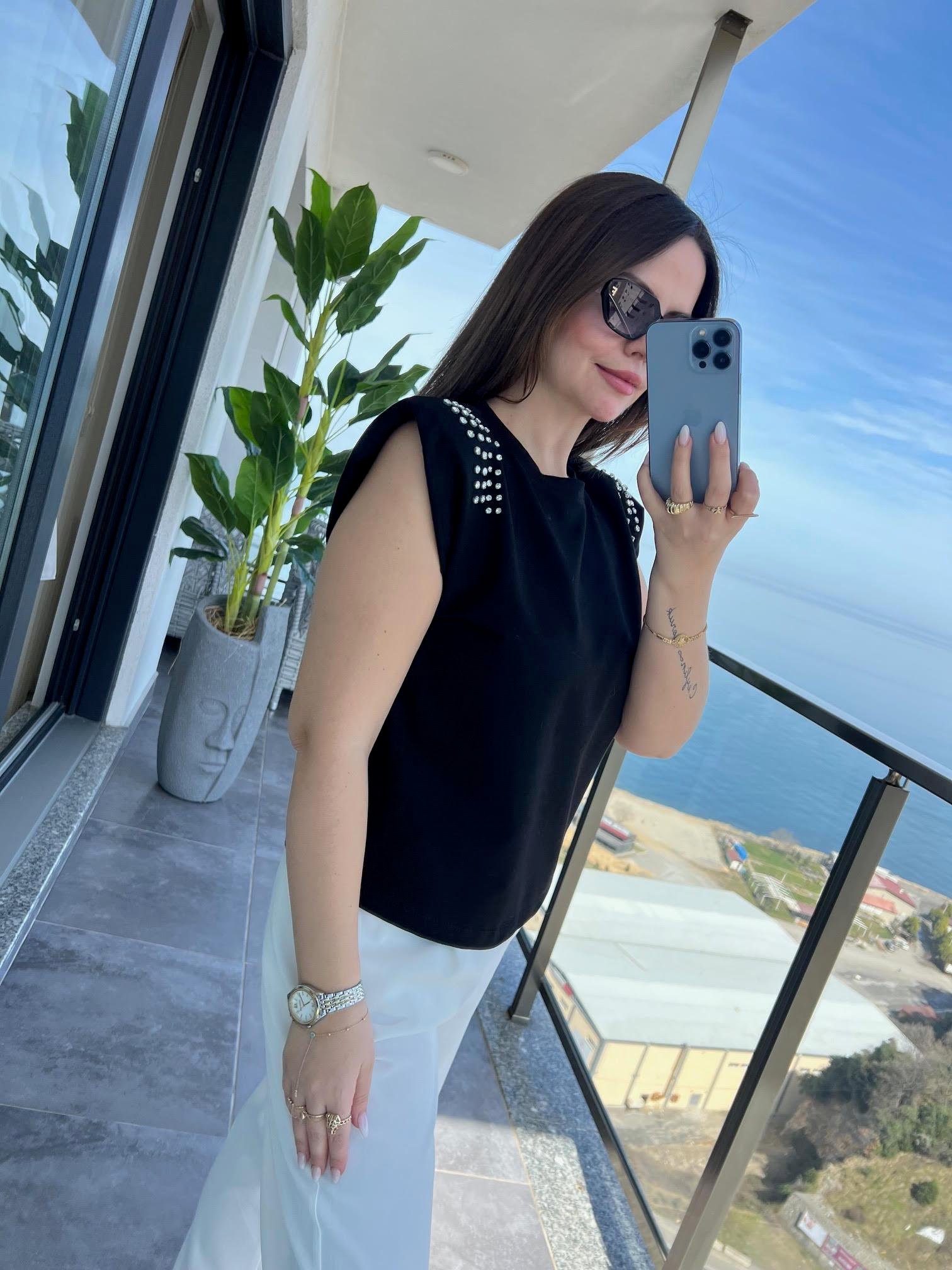 35818 Omuzu Taşlı Tshirt SİYAH