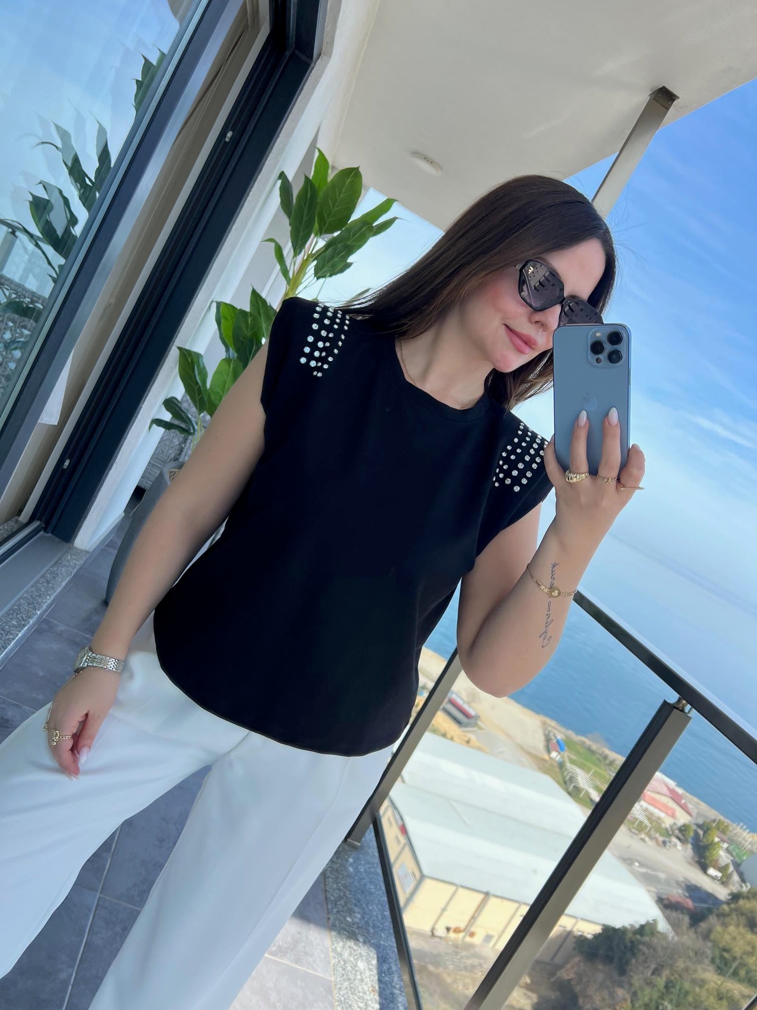 35818 Omuzu Taşlı Tshirt SİYAH