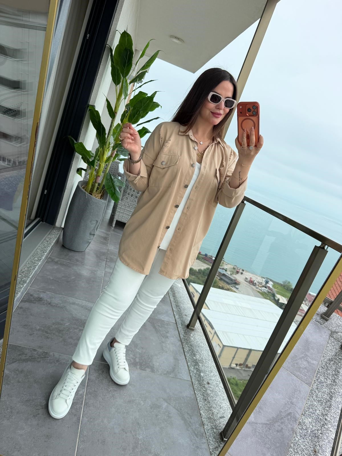 479 Uzun Yırtıklı Gabardin Gömlek BEJ