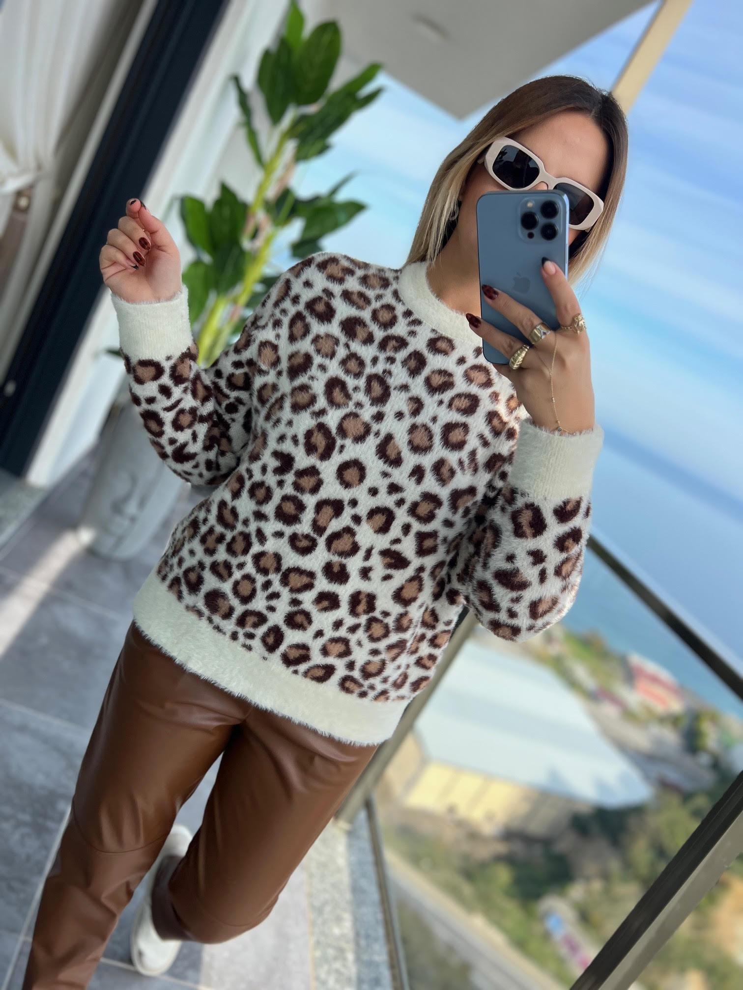 7640 Angora Leoparlı Kısa Kazak BEJ