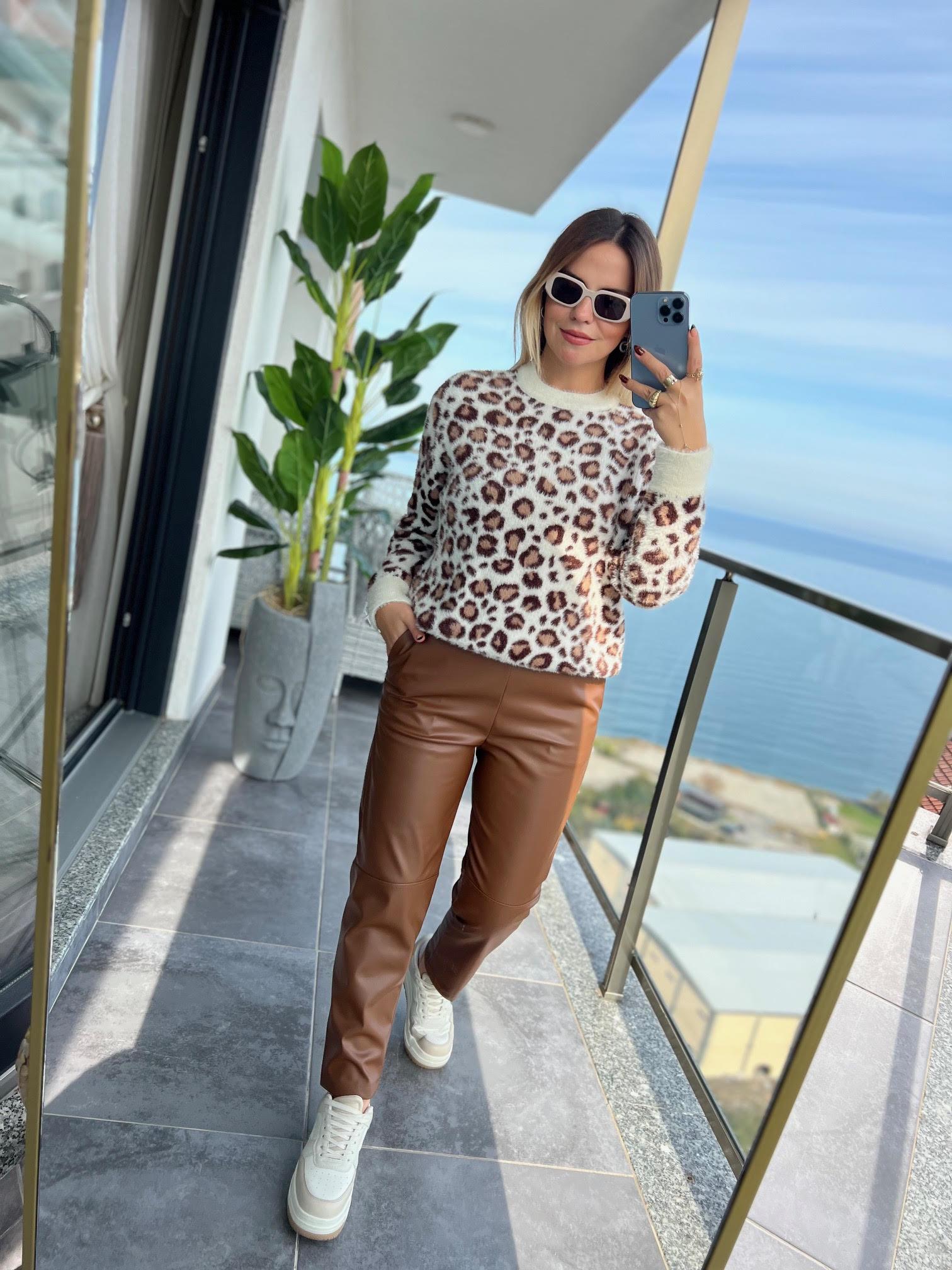 7640 Angora Leoparlı Kısa Kazak BEJ