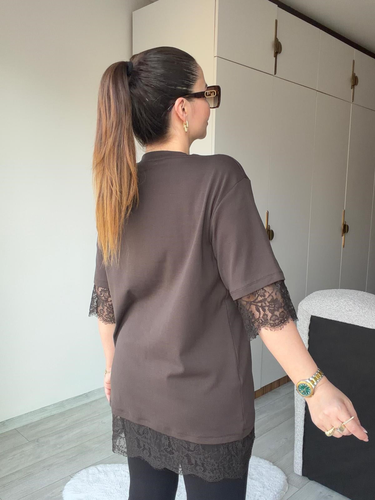 940 Kol Etek Ucu Dantel Bluz KAHVE