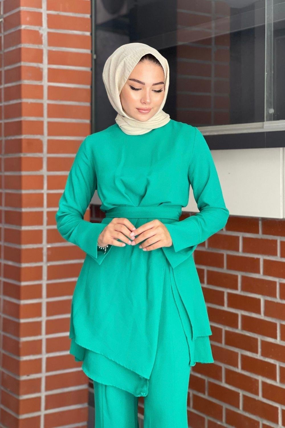 Yandan Yırtmaçlı Kuşaklı Takım Yeşil 13200 