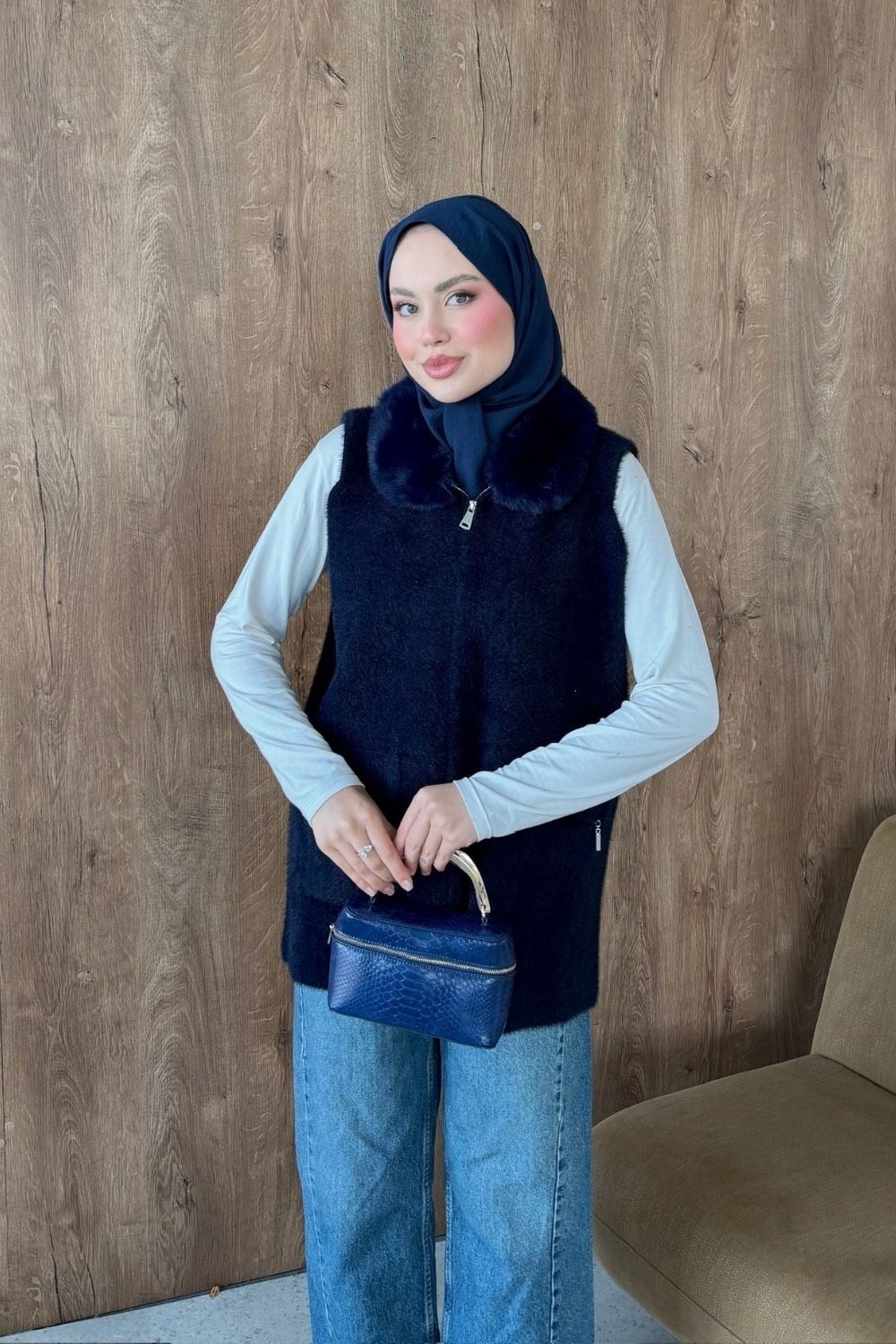 Leila Kürk Yaka Yelek Lacivert 26100 