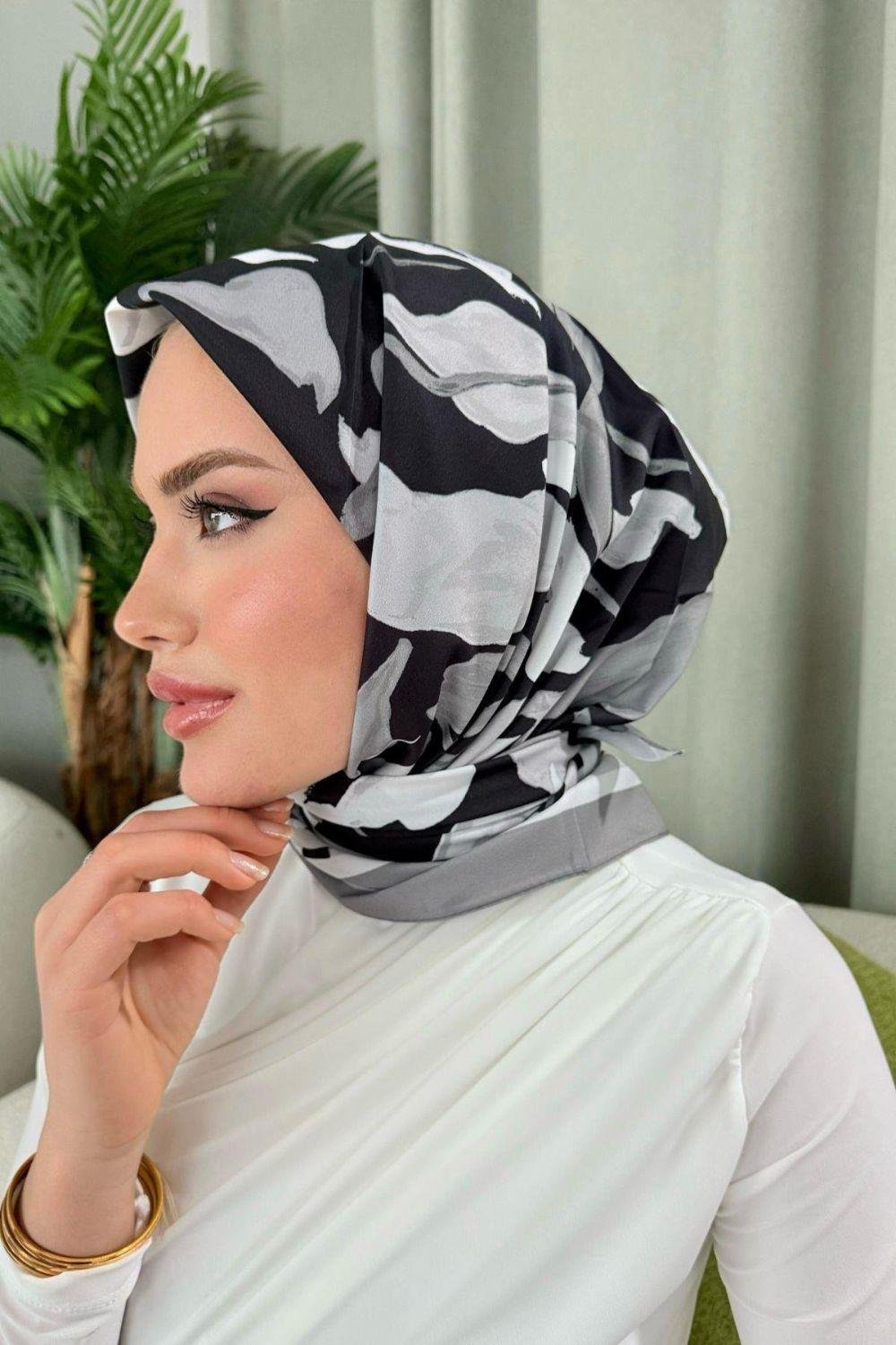 Dijital Desenli Eşarp Siyah 30040 