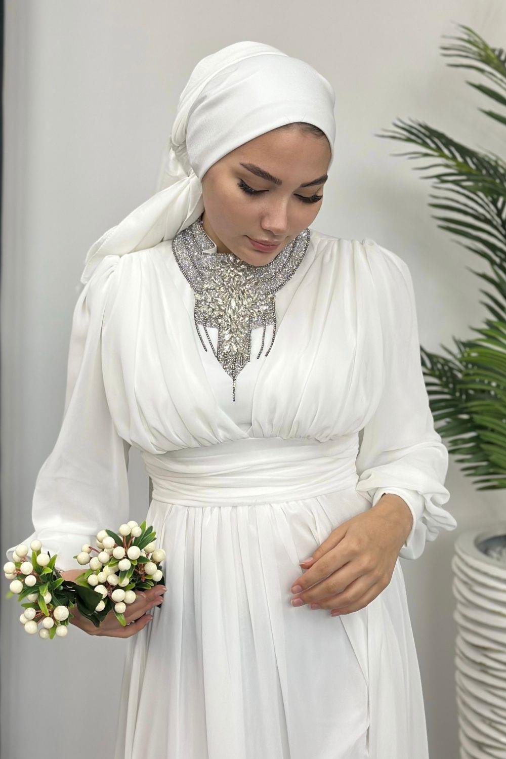 Boynu Taş İşlemeli Şifon Abiye Beyaz 4554 