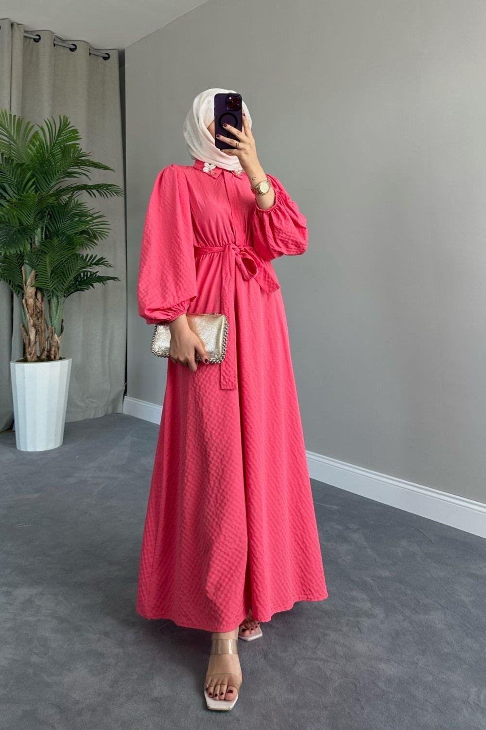 Yaka Bronşlu Büzgülü Elbise Pembe 5645 