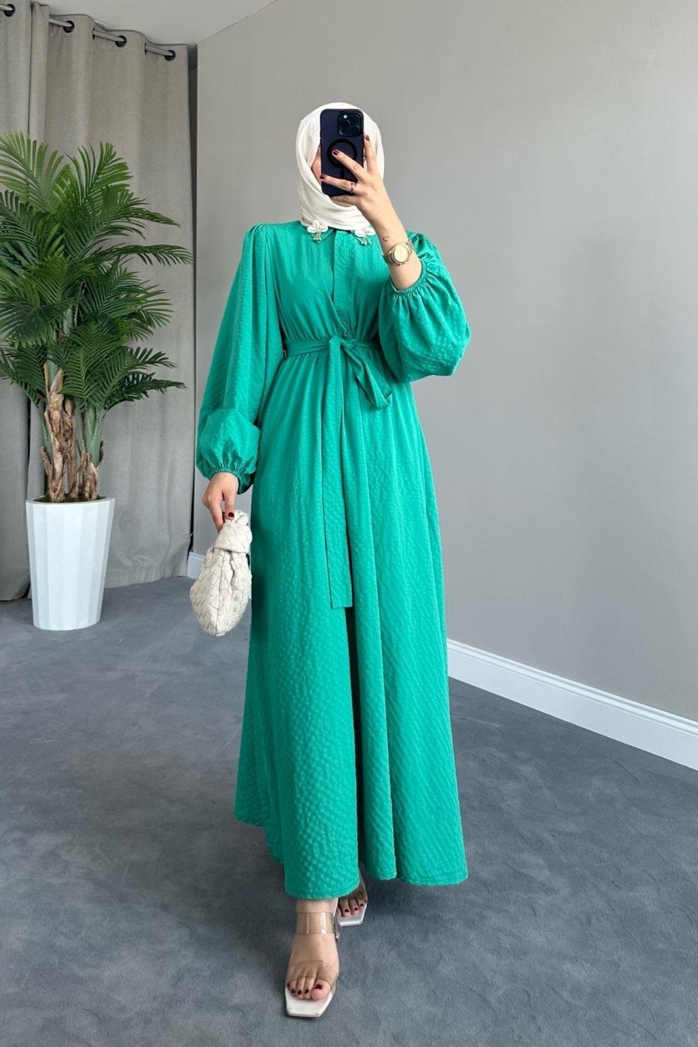 Yaka Bronşlu Büzgülü Elbise Yeşil 5645 